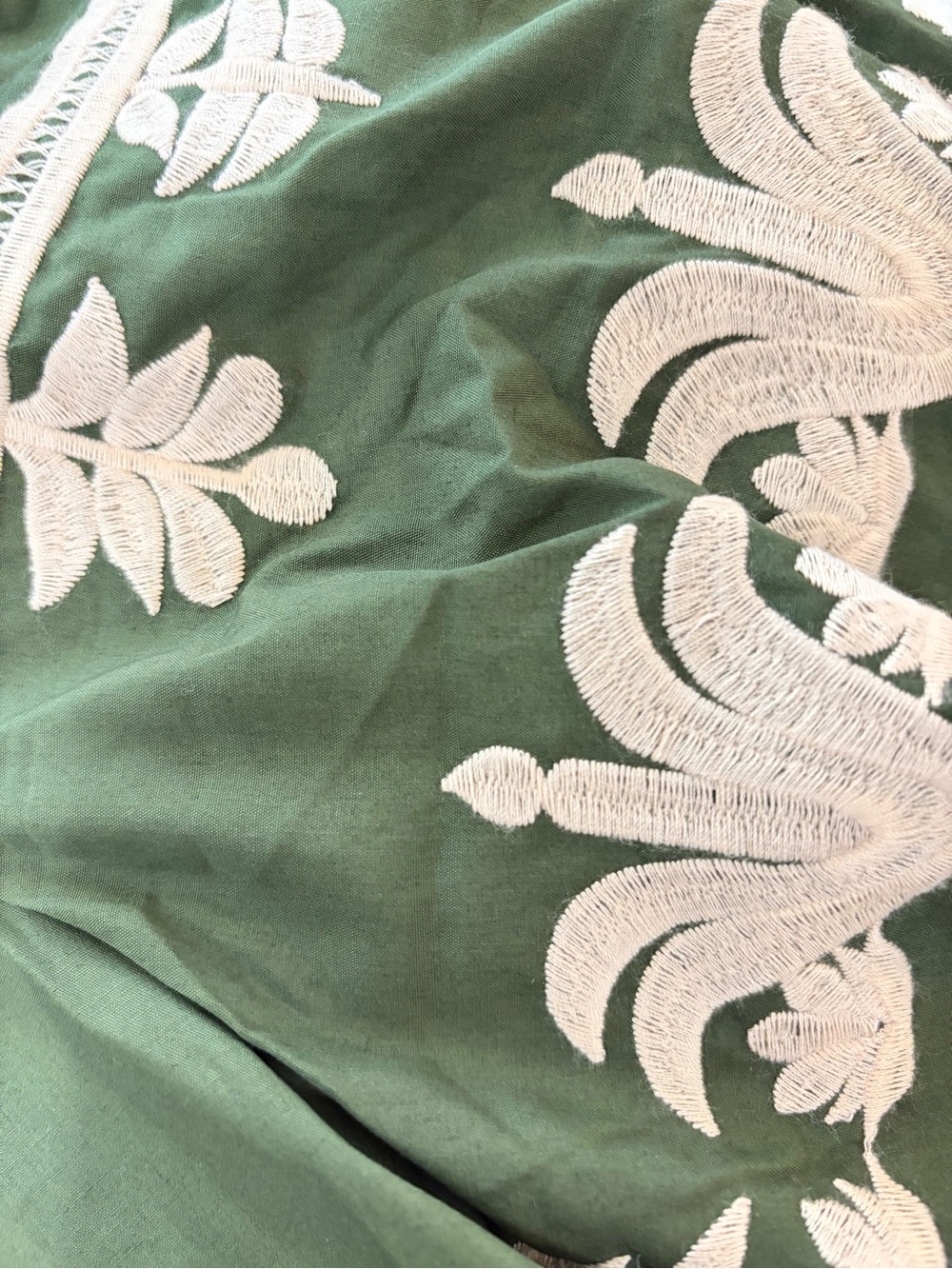 NWT SZ L ENTRO Olive Green Lyla Puff-Sleeve Embroidered V-Neck Blouse - Picture 4 of 7